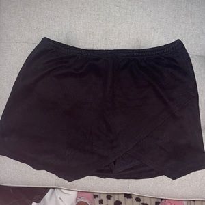 Medium black suede mini skort